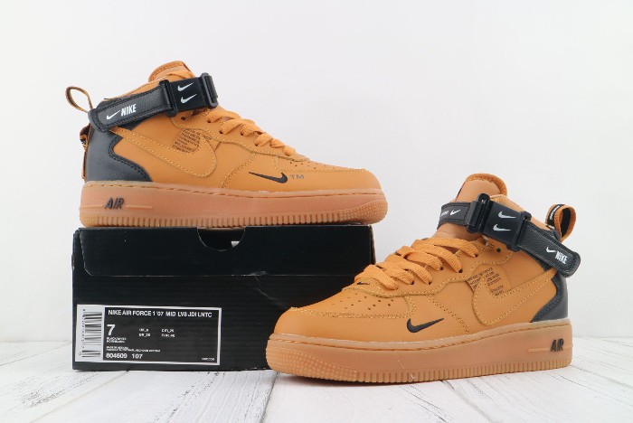 Nike_Air_Force_1_AF1_07_Mid_LV8_Wheat_Black_White_804609_107_P6
